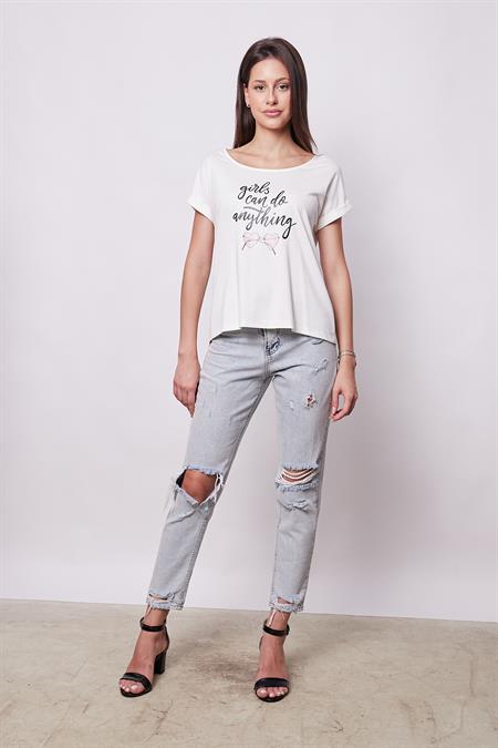 Baskılı Kayık Yaka Kırışmaz Span Karışımlı Şık Düşük Omuzlu Duble Kol Bluz -Yazı Baskılı 