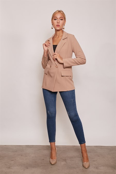 Kadın Düğme Detaylı Uzun Kol Şık Ofis Süs Cep Kapaklı Kumaş Blazer Ceket-Camel