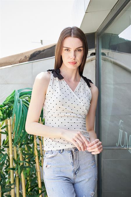 Desenli Likralı Kumaş Anvelop Kruvaze Ön Arka V Yaka Omuzları Bağcıklı Body Bluz-Siyah Puan