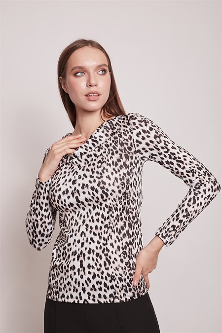 Desenli Degaje Yaka Uzun Kol Likralı Kumaş Body-Bej Leopar