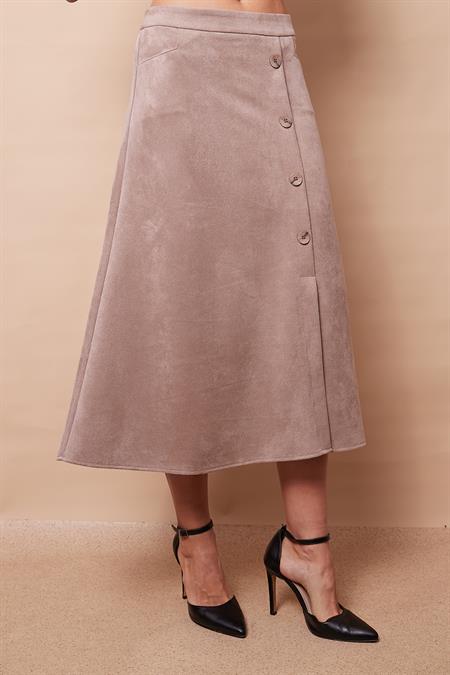 Kadın Hafif Likralı Kadife Kumaş Alman Cepli Dizde Düğmeli Yırtmaçlı Midi Boy Uzun Etek-Bej