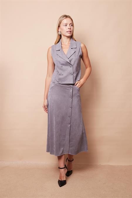 Kadın Hafif Likralı Kadife Kumaş Alman Cepli Dizde Düğmeli Yırtmaçlı Midi Boy Uzun Etek-Gri