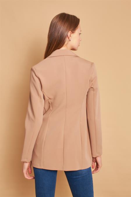 Kadın Düğme Detaylı Uzun Kol Şık Ofis Süs Cep Kapaklı Kumaş Blazer Ceket -Bej