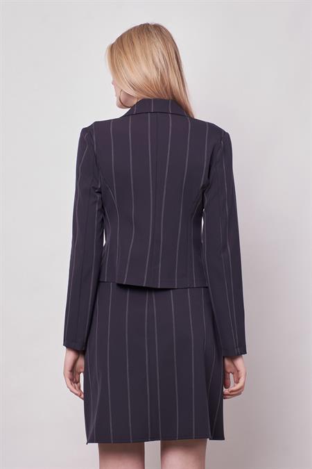 Kadın Çizgili Yakalı Uzun Kol Hafif Likralı Kumaş Kısa Blazer Ceket-Lacivert Çizgi