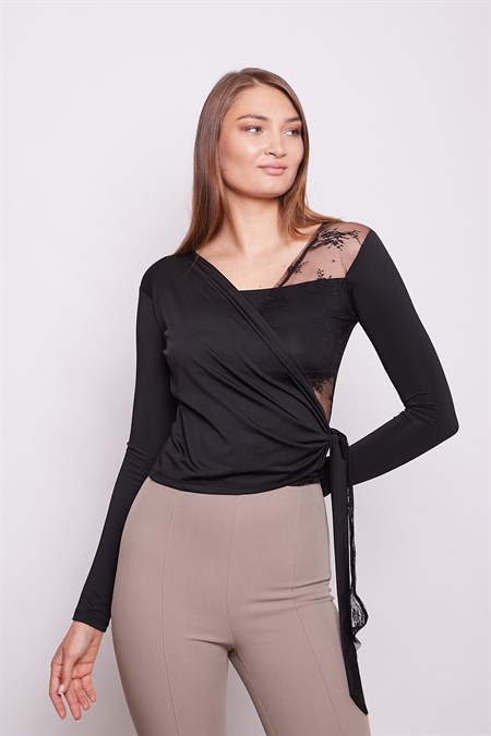 Dantel Detaylı Anvelop Kruvaze Uzun Kol Likralı Bluz-Siyah