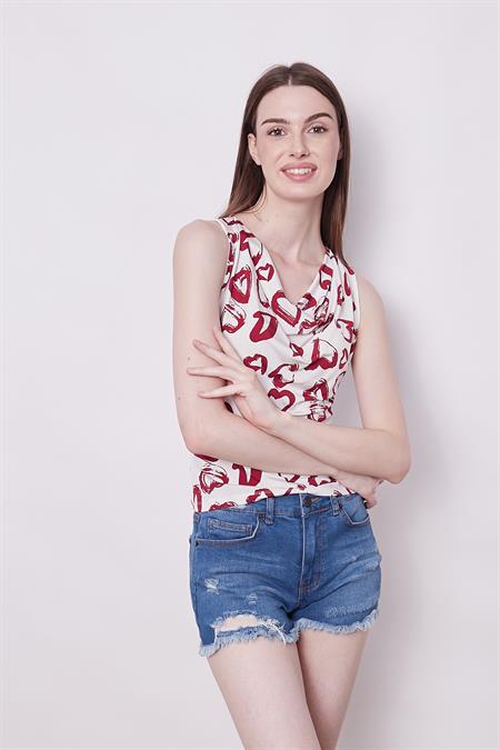 Desenli Likralı Kumaş Degaje Yaka Kolsuz Body Bluz-Kırmızı Desen