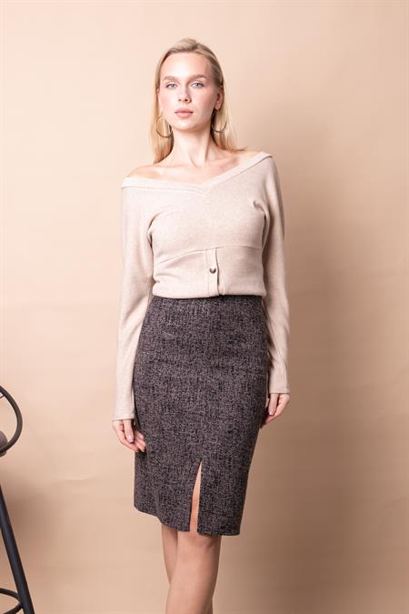 Kadın Diyagonal Hafif Likralı Yünlü Kumaş Önü Yırtmaçlı Diz Boy Kalem Etek-Bej Diyagonal