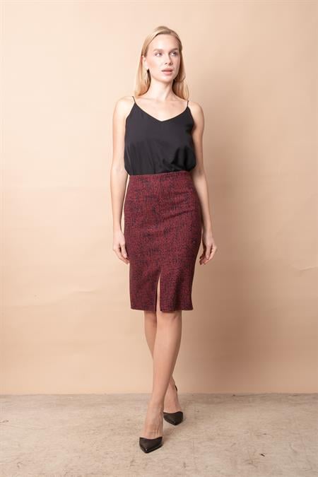 Kadın Diyagonal Hafif Likralı Yünlü Kumaş Önü Yırtmaçlı Diz Boy Kalem Etek-Bordo Diyagonal