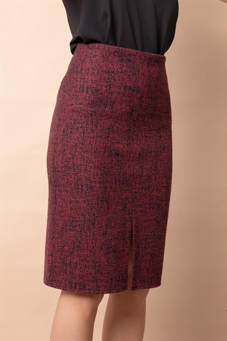 Kadın Diyagonal Hafif Likralı Yünlü Kumaş Önü Yırtmaçlı Diz Boy Kalem Etek-Bordo Diyagonal