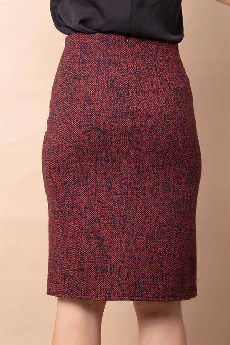 Kadın Diyagonal Hafif Likralı Yünlü Kumaş Önü Yırtmaçlı Diz Boy Kalem Etek-Bordo Diyagonal