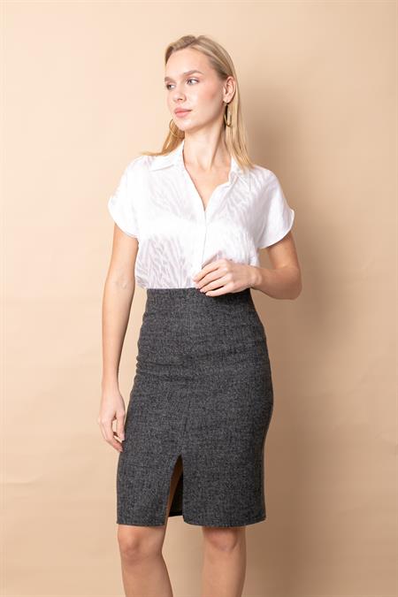 Kadın Diyagonal Hafif Likralı Yünlü Kumaş Önü Yırtmaçlı Diz Boy Kalem Etek-Haki Diyagonal