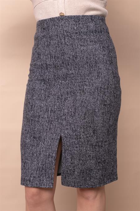 Kadın Diyagonal Hafif Likralı Yünlü Kumaş Önü Yırtmaçlı Diz Boy Kalem Etek-Siyah Diyagonal