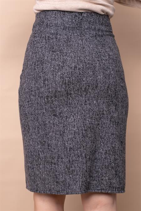 Kadın Diyagonal Hafif Likralı Yünlü Kumaş Önü Yırtmaçlı Diz Boy Kalem Etek-Siyah Diyagonal