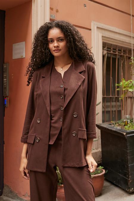 Kadın Süet Dokulu Kumaş Yakalı Capri Kol Cep Kapaklı Blazer Ceket-Kahve