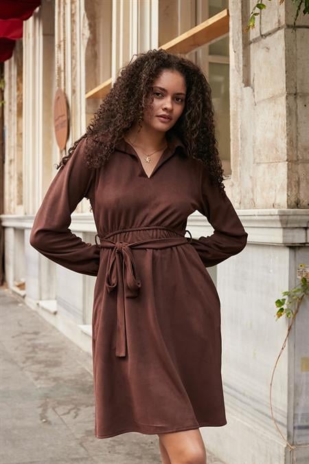 Kadın Süet Dokulu Kumaş Yakalı Uzun Kol Bağcıklı Cepli Diz Üstü Ofis-Günlük Elbise-Kahve