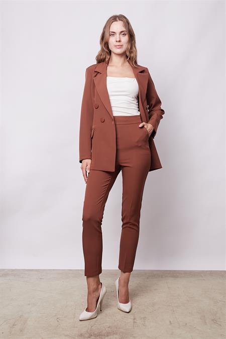 Kadın Düğme Detaylı Uzun Kol Şık Ofis Süs Cep Kapaklı Kumaş Blazer Ceket-Koyu Taba 