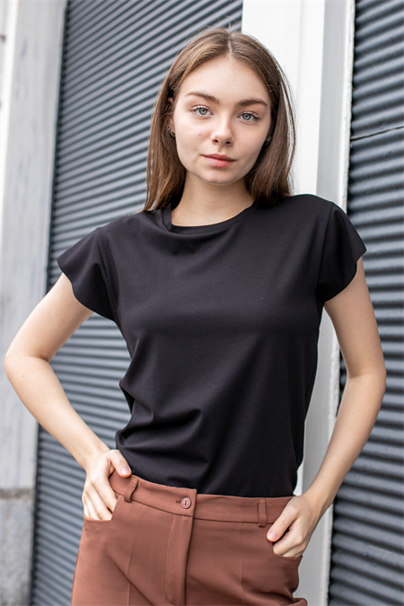 Kadın İpeksi Kumaş Geniş Sıfır Yaka Kısa Kol Tshirt Bluz-Siyah