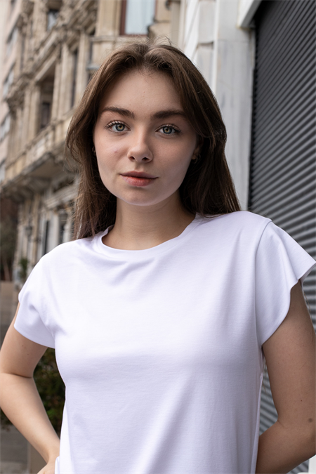 Kadın İpeksi Kumaş Geniş Sıfır Yaka Kısa Kol Tshirt Bluz-Beyaz