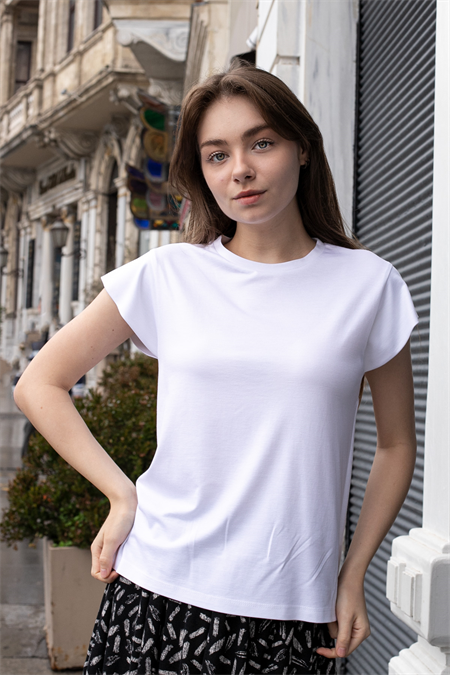 Kadın İpeksi Kumaş Geniş Sıfır Yaka Kısa Kol Tshirt Bluz-Beyaz