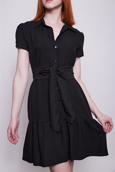 İç Göstermez Viskon Kemerli Eteği Fırfırlı Gömlek Yakalı Düğmeli Elbise-Siyah