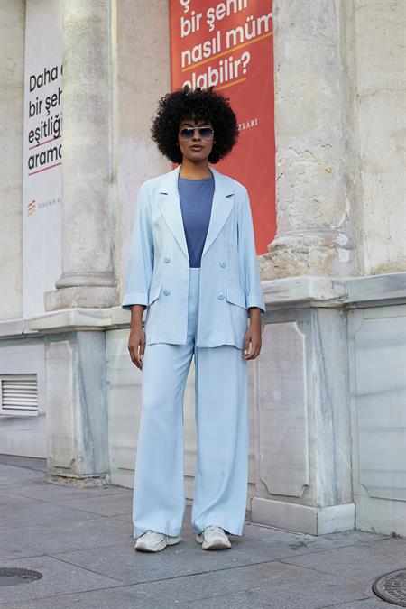 Kadın İpeksi Dokulu Modal Kumaş Yakalı Cep Kapaklı Oversize Salaş Blazer Ceket-Mavi