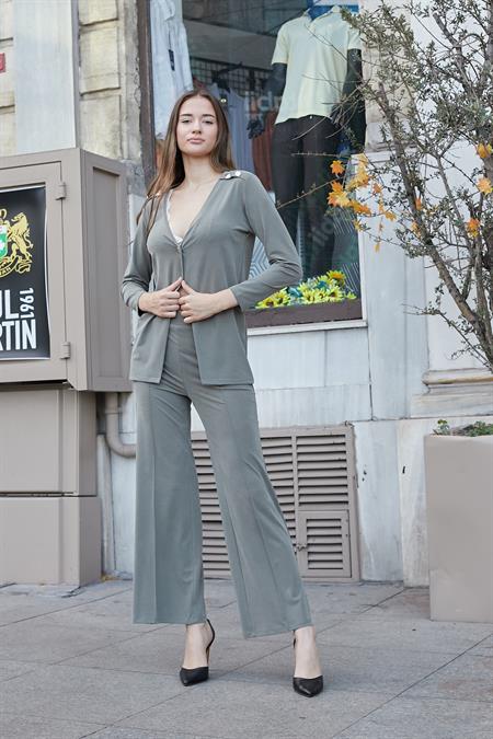 Kadın İpeksi Esnek Modal Kumaş V Yaka Uzun Kol Omuz Aksesuarlı Düğmeli Uzun Blazer Ceket-Haki