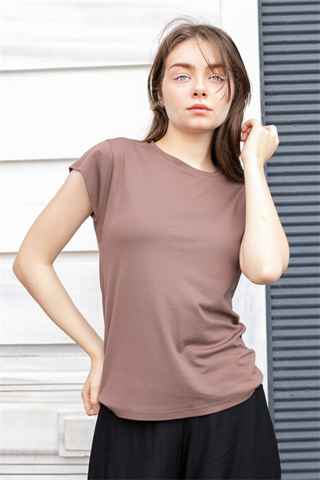 Kadın İpeksi Kumaş Geniş Sıfır Yaka Kısa Kol Tshirt Bluz-Kahve 