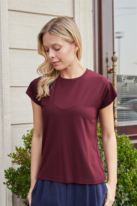 Kadın İpeksi Kumaş Geniş Sıfır Yaka Kısa Kol Tshirt Bluz-Bordo 