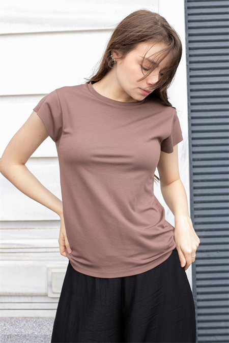 Kadın İpeksi Kumaş Geniş Sıfır Yaka Kısa Kol Tshirt Bluz-Kahve 