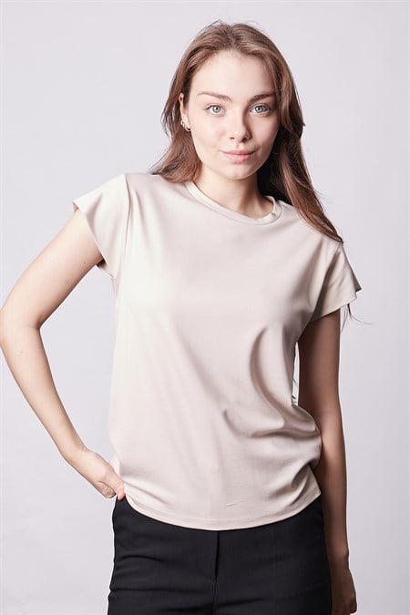 Kadın İpeksi Kumaş Geniş Sıfır Yaka Kısa Kol Tshirt Bluz-Bej 