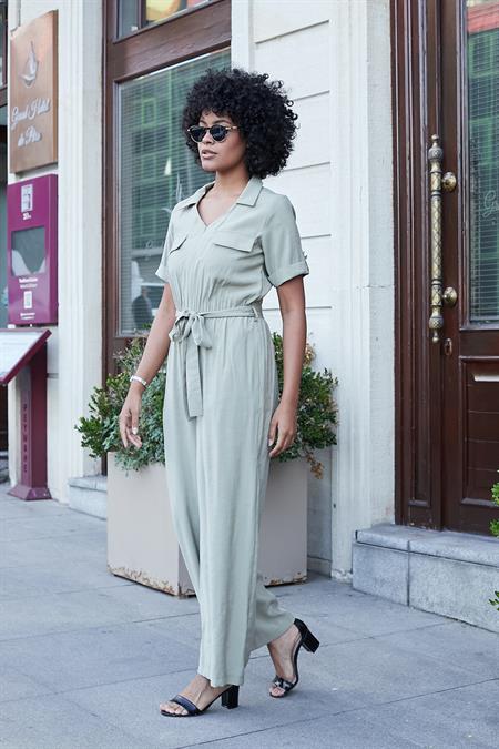 Kadın İpeksi Modal Kumaş Yakalı Cep Kapaklı Önü Fermuarlı Beli Lastikli Kısa Kol Bol Paça Tulum-Açık Haki