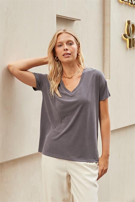 Kadın İpeksi Modal Penye Esnek Kumaş V Yaka Düşük Omuzlu Kısa Kol T-shirt Bluz-Antrasit 