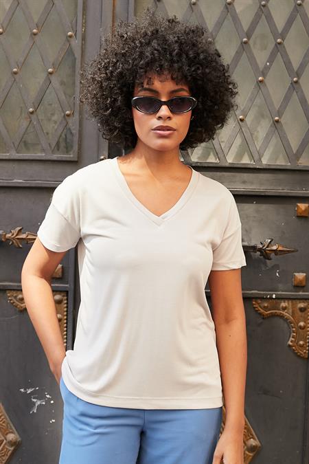 Kadın İpeksi Modal Penye Esnek Kumaş V Yaka Düşük Omuzlu Kısa Kol T-shirt Bluz-Taş