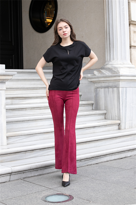 Kadın İpeksi Yumuşak Kumaş Geniş Sıfır Yaka Önü Pencereli Yanları Yırtmaçlı Tshirt Bluz-Siyah
