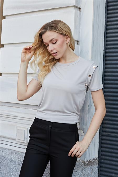 Kadın Kaliteli Modal Kumaş Sıfır Yaka Düğme Aksesuarlı Kısa Kol T-shirt Bluz-Taş 