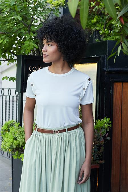 Kadın Kaliteli Modal Kumaş Sıfır Yaka Düğme Aksesuarlı Kısa Kol T-shirt Bluz-Krem