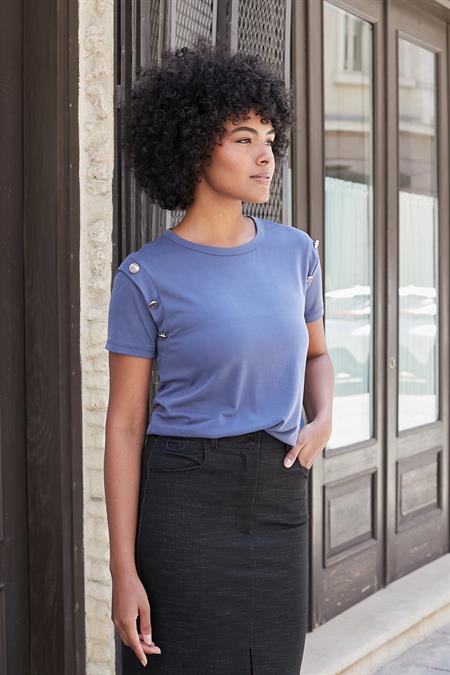 Kadın Kaliteli Modal Kumaş Sıfır Yaka Düğme Aksesuarlı Kısa Kol T-shirt Bluz-İndigo