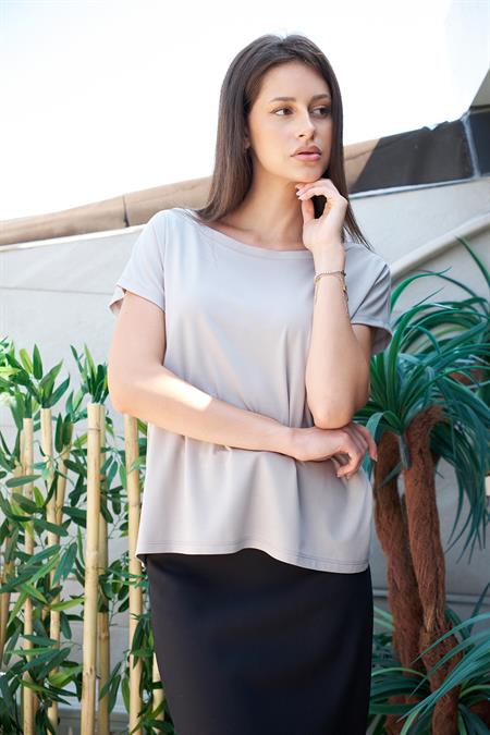 Kadın Kayık Yaka Düşük Omuzlu Kırışmaz Span Karışımlı Şık T-shirt Bluz- Gri