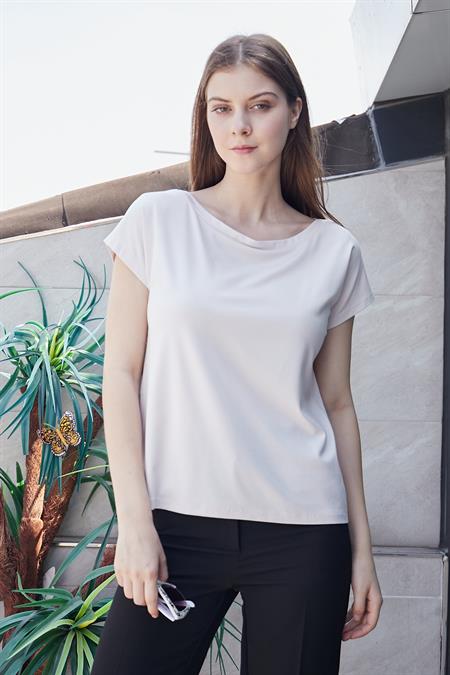 Kadın Kayık Yaka Düşük Omuzlu Kırışmaz Span Karışımlı Şık T-shirt Bluz-Şampanya 