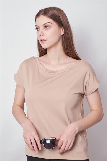 Kadın Kayık Yaka Düşük Omuzlu Kırışmaz Span Karışımlı Şık T-shirt Bluz-Koyu Bej 
