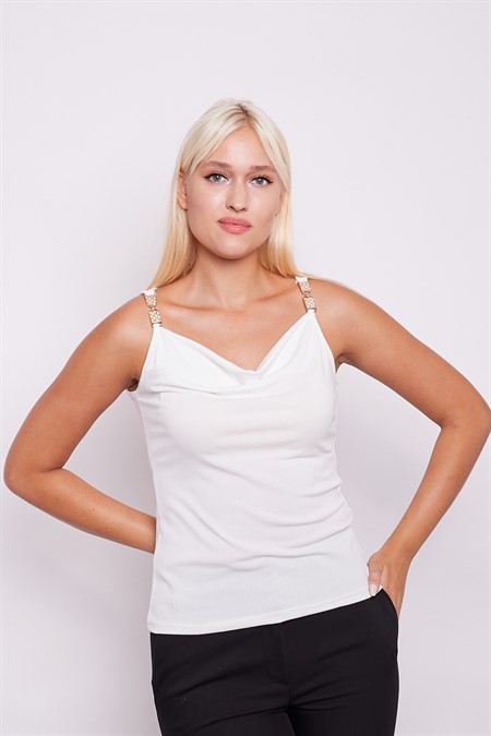 Krep Penye Degaje Yaka Aksesuar Detaylı Kolsuz Bluz -Krem