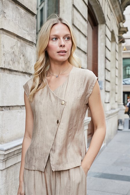 Kadın Keten Görünümlü Kruvaze Anvelop Düşük Omuzlu Yelek Bluz-Camel