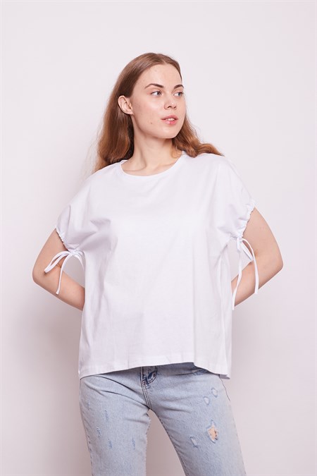 Lycrasız Pamuk Geniş Sıfır Yaka Düşük Omuzlu Kolları Bağcıklı T-Shirt -Beyaz