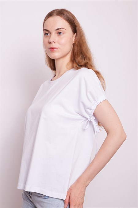 Lycrasız Pamuk Geniş Sıfır Yaka Düşük Omuzlu Kolları Bağcıklı T-Shirt -Beyaz