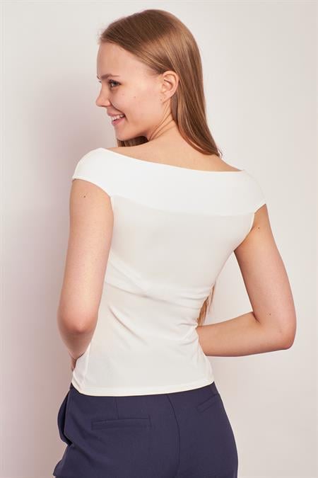 Likralı Hafif Parlak Kumaş Madonna Yaka Önü Düğümlü Body Bluz-Krem