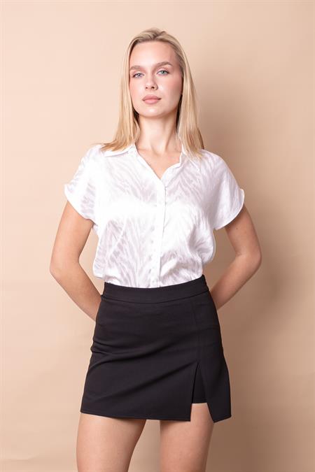 Kadın Hafif Likralı Tok Kumaş Yırtmaçlı Mini Şort Etek-Siyah