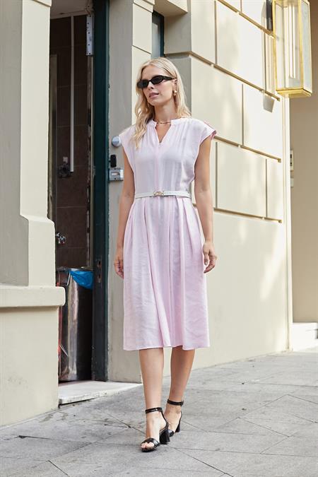 Kadın İpeksi Modal Kumaş Hakim Yakalı Düşük Omuzlu Önden Fermuarlı Pilikaşeli Elbise(Deri Kemer Dahil)-Pembe