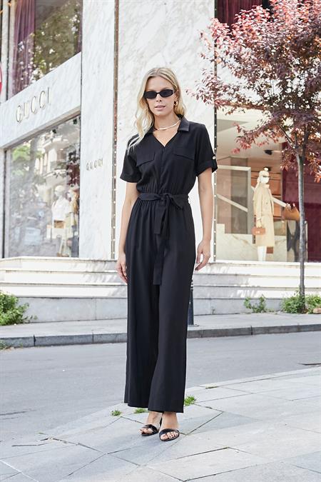 Kadın İpeksi Modal Kumaş Yakalı Cep Kapaklı Önü Fermuarlı Beli Lastikli Kısa Kol Bol Paça Tulum-Siyah