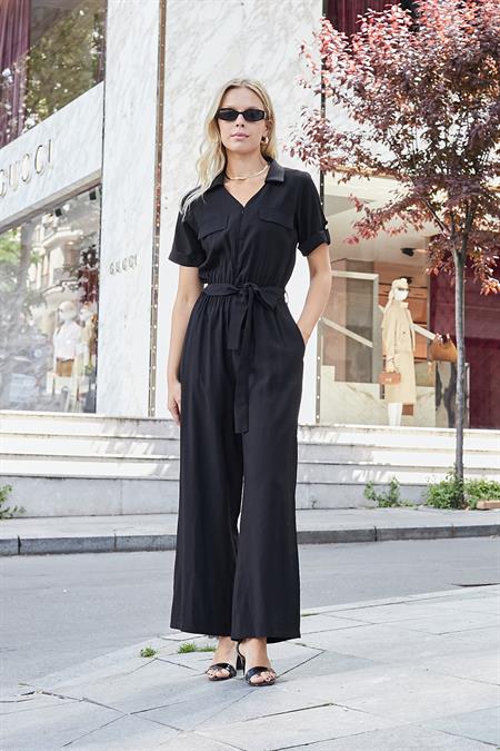 Kadın İpeksi Modal Kumaş Yakalı Cep Kapaklı Önü Fermuarlı Beli Lastikli Kısa Kol Bol Paça Tulum-Siyah