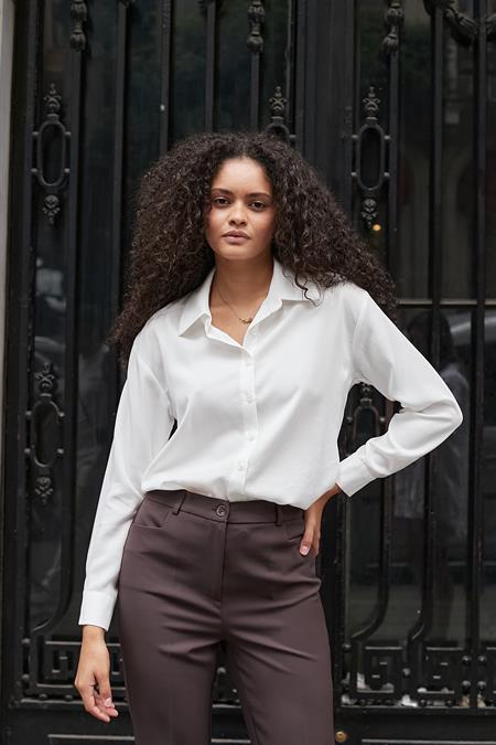 Kadın Pamuksu Modal Cupra Kumaş Yakalı Yanları Yırtmaçlı Uzun Kol Gömlek-Krem